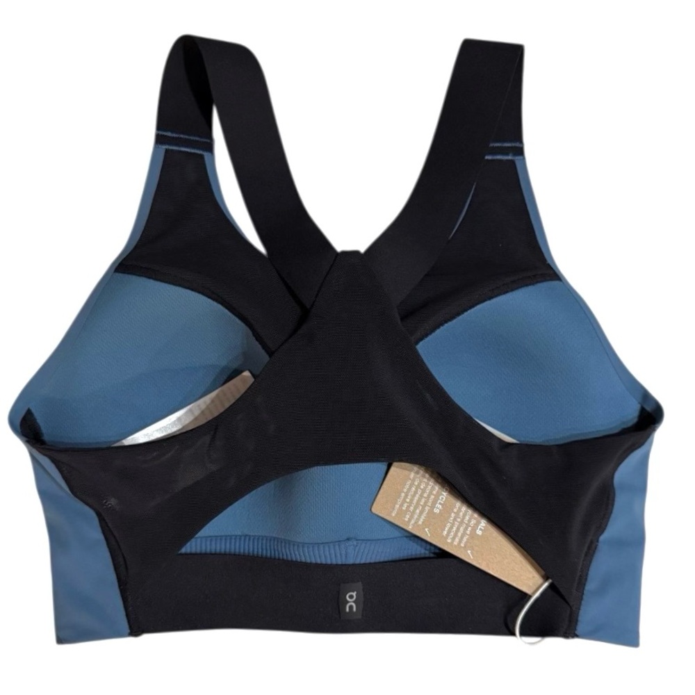 On Women's Performance Bra - Picture 5 of 11